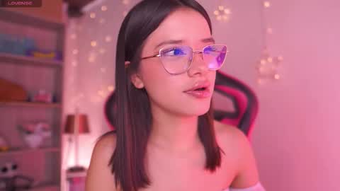 Snapshot of lana_dreams_ chatting on February 17, 2026, 11:33 pm Lana online show from February 17, 2026, 11:33 pm