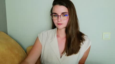 lana_gl online show from June 19, 2026, 6:45 pm