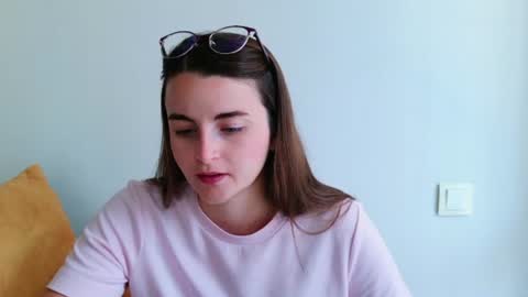 lana_gl online show from July 1, 2026, 9:44 am
