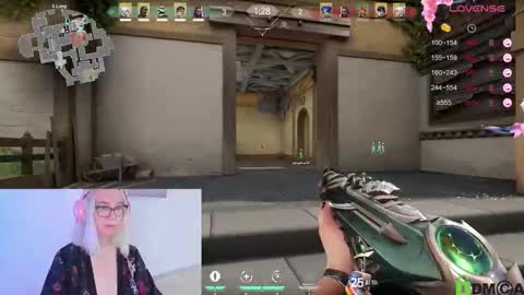 Snapshot of lana_lunar chatting on October 11, 2025, 12:15 pm Lana online show from October 11, 2025, 12:15 pm