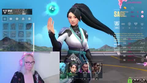 Snapshot of lana_lunar chatting on October 17, 2025, 11:46 am Lana online show from October 17, 2025, 11:46 am