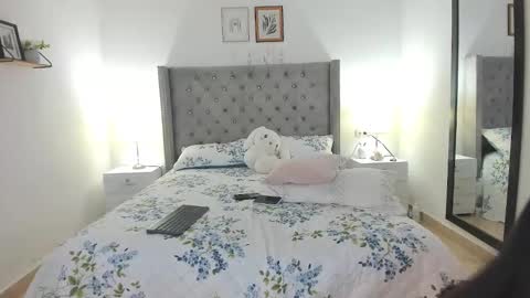 Snapshot of lana_roux chatting on January 18, 2026, 12:36 am lana_roux online show from January 18, 2026, 12:36 am