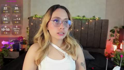 Lana online show from March 22, 2026, 5:11 am