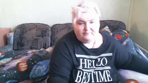 lanacat555 online show from February 19, 2025, 11:38 am