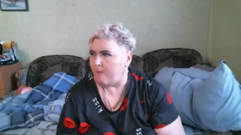 lanacat555 online show from September 18, 2025, 12:40 pm