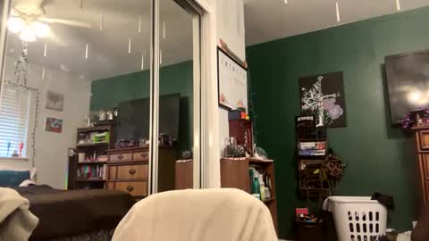 Janessa online show from October 1, 2025, 4:57 pm