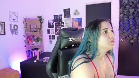 lanaherondale_ online show from November 22, 2025, 9:08 am