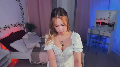 Lana online show from November 7, 2025, 9:48 pm