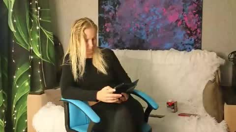 LanaviSmith online show from December 3, 2025, 6:32 am