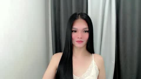 lanawyatt_ online show from October 15, 2025, 3:45 pm