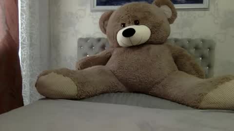 langoria online show from April 8, 2026, 12:05 pm