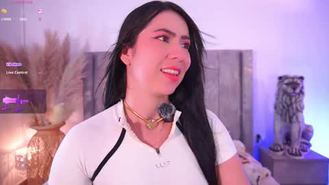Snapshot of lara_giraldo chatting on December 19, 2025, 12:17 am Hello Guys I am Lara Giraldo WELCOME To my room online show from December 19, 2025, 12:17 am