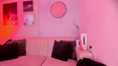 Lara Madisson online show from October 30, 2025, 6:04 am