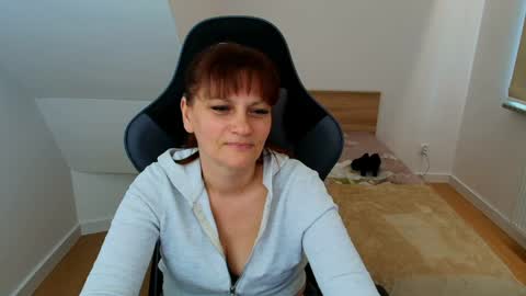 laraamoon online show from March 30, 2026, 3:24 pm