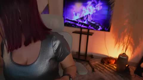 Lara  online show from November 9, 2025, 4:33 am