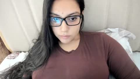 lara online show from November 8, 2025, 7:34 pm