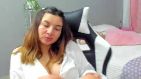 Snapshot of laracat18 chatting on May 15, 2026, 11:01 pm Lara online show from May 15, 2026, 11:01 pm