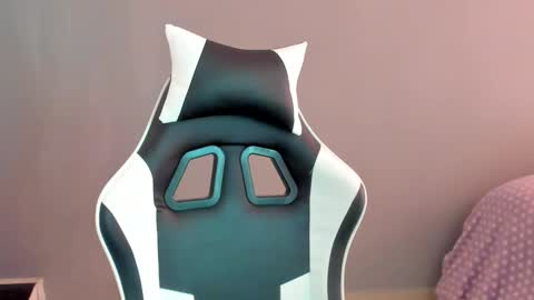 Snapshot of laracat18 chatting on May 20, 2026, 6:58 pm Lara online show from May 20, 2026, 6:58 pm