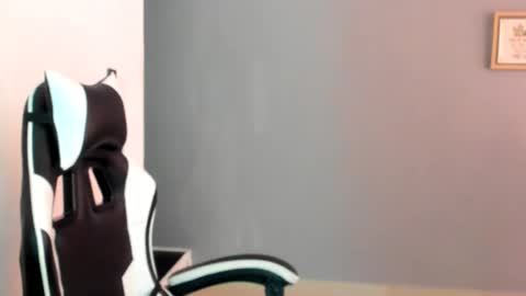 Lara online show from July 15, 2026, 6:57 pm