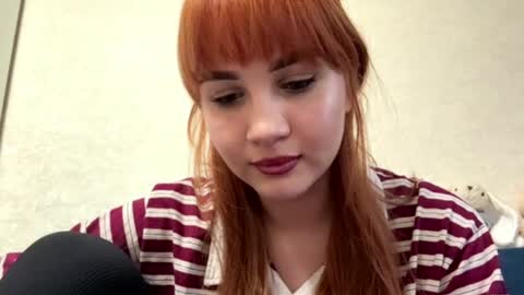 Snapshot of laraesagon chatting on April 9, 2026, 8:09 am Lily online show from April 9, 2026, 8:09 am