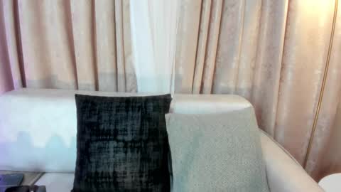 Snapshot of laragoldd chatting on December 14, 2025, 4:01 pm Lara Gold online show from December 14, 2025, 4:01 pm