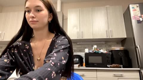 lara online show from April 1, 2026, 7:11 pm