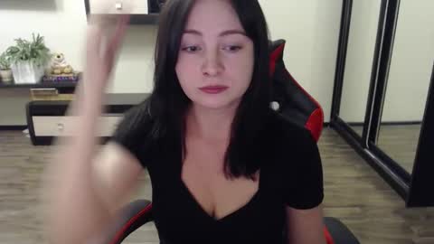 Laralianna online show from October 2, 2025, 12:34 pm