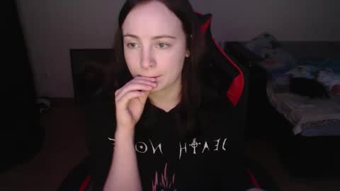 Laralianna online show from December 15, 2025, 6:34 pm