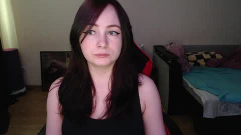 Snapshot of laralianna chatting on April 29, 2026, 9:35 am Laralianna online show from April 29, 2026, 9:35 am