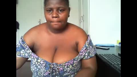 laralovex online show from December 5, 2024, 11:38 am