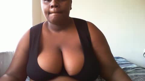 laralovex online show from December 15, 2024, 11:12 am