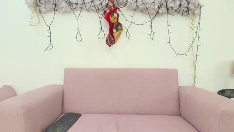 Lara Murphy online show from December 18, 2025, 10:38 pm