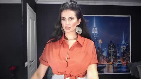 laras_moans online show from July 19, 2026, 7:01 am