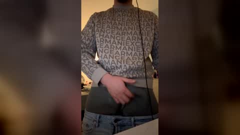 Snapshot of largedick1331 chatting on December 19, 2025, 1:34 am largedick1331 online show from December 19, 2025, 1:34 am