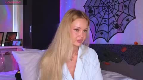 LarineGMT7  UTC6  online show from October 21, 2025, 3:07 am