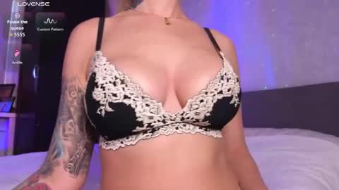 LarineGMT7  UTC6  online show from November 27, 2025, 4:25 am