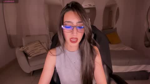 Larisa Smirnov online show from November 11, 2025, 4:34 am