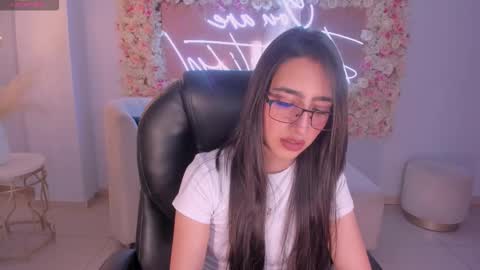 Larisa Smirnov online show from November 27, 2025, 5:09 am