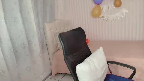 Larissas online show from October 28, 2025, 8:33 pm