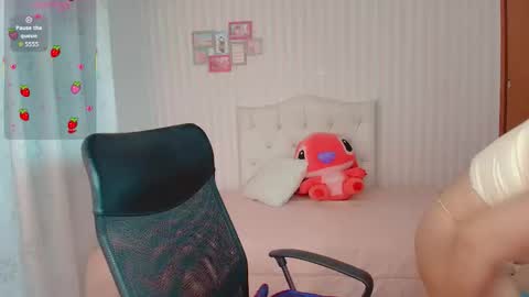 Larissas online show from November 21, 2025, 6:28 pm