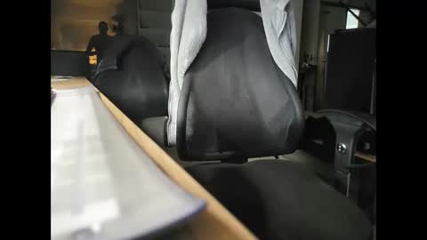 Larop49 online show from April 4, 2026, 3:27 am