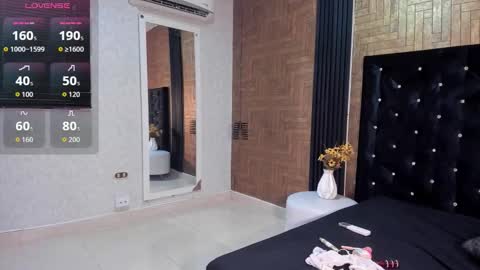 Snapshot of larossx chatting on February 15, 2026, 8:27 pm online show from February 15, 2026, 8:27 pm