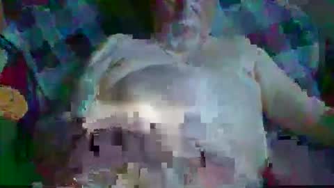 Snapshot of larryw01 chatting on May 27, 2026, 1:52 pm larryw01 online show from May 27, 2026, 1:52 pm