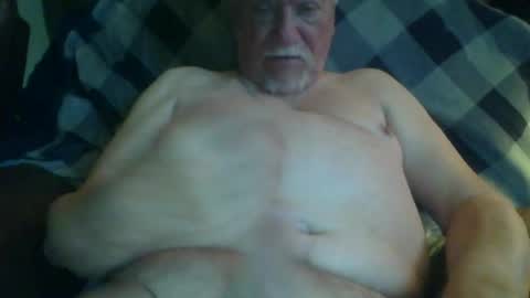 Snapshot of larryw01 chatting on June 12, 2026, 2:05 pm larryw01 online show from June 12, 2026, 2:05 pm