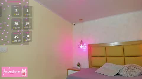 Snapshot of larsonmia chatting on March 3, 2026, 12:22 pm MIA online show from March 3, 2026, 12:22 pm