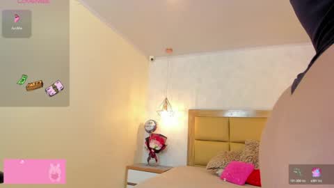 Snapshot of larsonmia chatting on June 25, 2026, 12:20 pm MIA online show from June 25, 2026, 12:20 pm