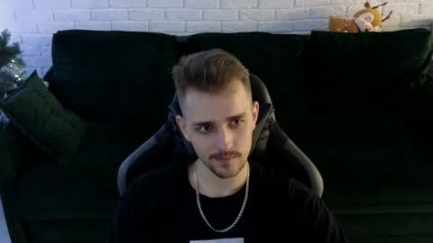 Snapshot of larstar01 chatting on December 25, 2024, 12:59 am Lars online show from December 25, 2024, 12:59 am