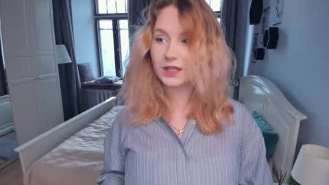 Snapshot of lasky_blesss chatting on October 30, 2025, 11:00 am Julia online show from October 30, 2025, 11:00 am