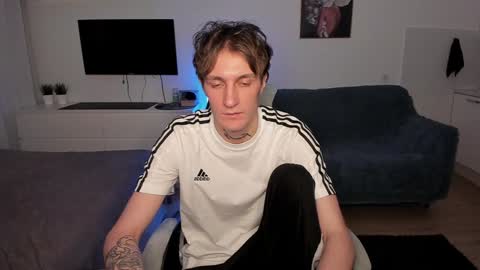 Snapshot of lastnight4you chatting on December 18, 2024, 10:35 pm acie online show from December 18, 2024, 10:35 pm