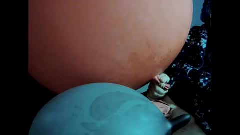 Snapshot of latexchris77 chatting on December 16, 2024, 10:18 am latexchris77 online show from December 16, 2024, 10:18 am